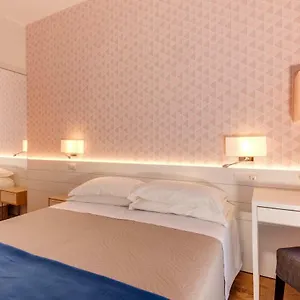 https://hotel-kiss-riccione.emilia-romagnahotels.net